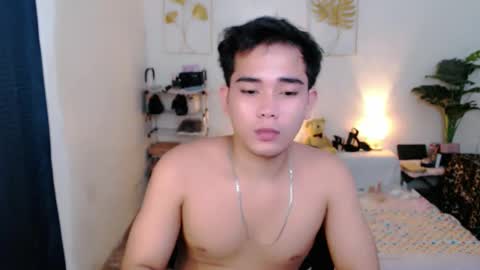 Snapshot of urpinoy_cummer chatting on 11.19.25 urpinoy_cummer online show from 11.19.25