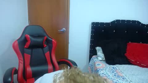 Eveling Blanco  online show from 10.26.25