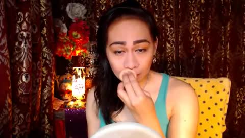 Snapshot of urtimelessbeauty chatting on 12.12.24 Merca online show from 12.12.24