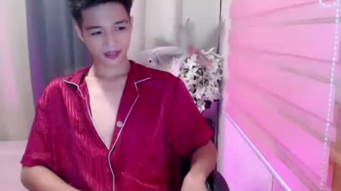 Snapshot of urtwinkjinwoo chatting on 10.29.25 JC online show from 10.29.25