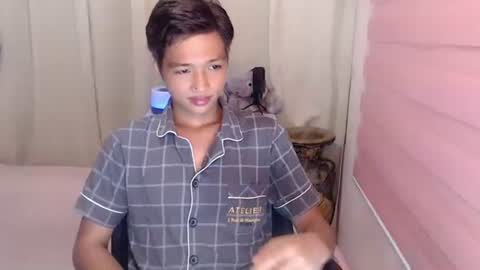 Snapshot of urtwinkjinwoo chatting on 12.05.25 JC online show from 12.05.25