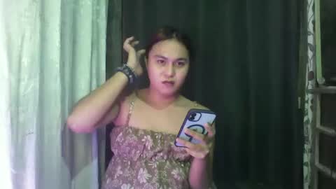 Snapshot of urunexpensivecamilla chatting on 11.12.25 YOURGIRLCAMILLA online show from 11.12.25