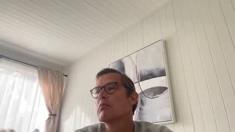 Snapshot of usablemale chatting on 10.22.25 P online show from 10.22.25