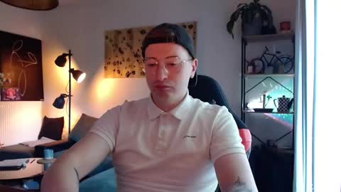 Snapshot of vacation__ chatting on 09.23.25 vacation__ online show from 09.23.25