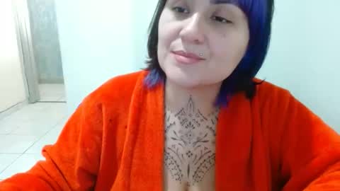 Snapshot of vaholiver chatting on 05.11.26 Vah Oliver online show from 05.11.26