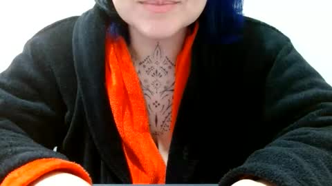 Snapshot of vaholiver chatting on 05.27.26 Vah Oliver online show from 05.27.26
