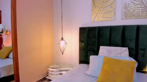 VaiaLowell online show from 03.07.26