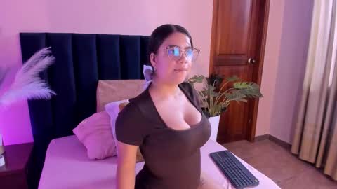 VaiaLowell online show from 03.09.26