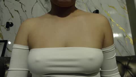 Snapshot of vainilla_cam chatting on 09.17.25 Vainilla online show from 09.17.25