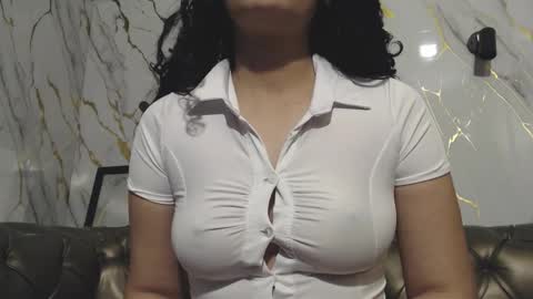 Snapshot of vainilla_cam chatting on 09.29.25 Vainilla online show from 09.29.25