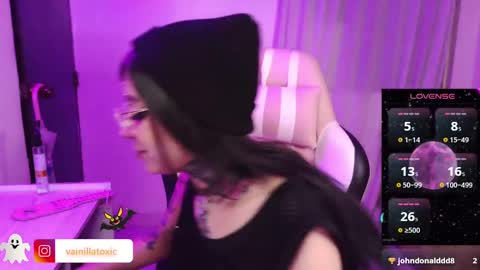 Vainilla Independent model online show from 02.13.25