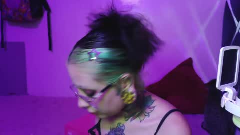 Vainilla Independent model online show from 05.10.26