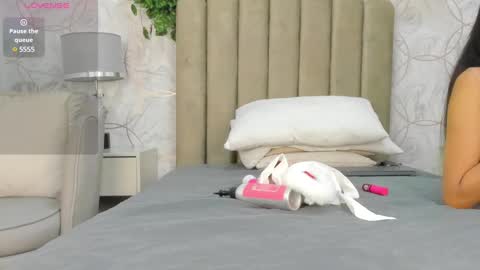 Vaiolet  online show from 12.22.24