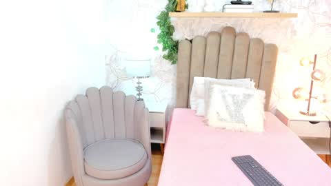 Vaiolet  online show from 02.06.25