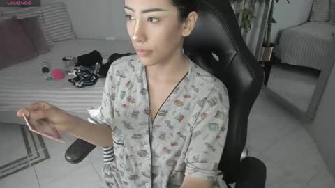 Vaioleth online show from 04.21.26