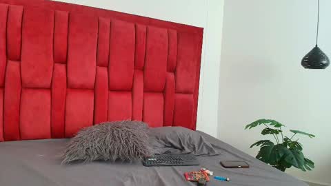 V A I O L E T T  S M I T H online show from 03.01.25