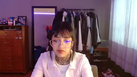 Snapshot of val_azuna chatting on 12.04.25 valentina online show from 12.04.25