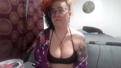 Snapshot of valarieak chatting on 11.05.25 valarieak online show from 11.05.25