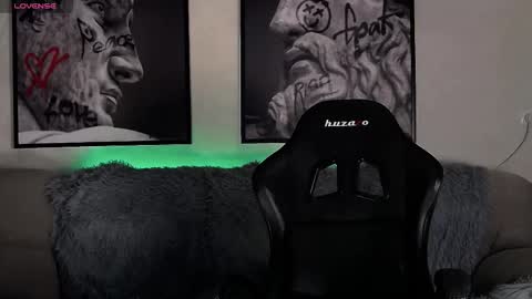 Snapshot of valdi_light chatting on 09.29.25 valdi_light online show from 09.29.25