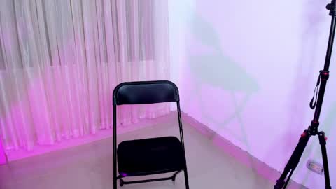 Snapshot of vale_kross chatting on 04.08.26 HI IM NEW online show from 04.08.26