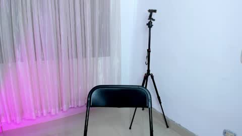 Snapshot of vale_kross chatting on 04.11.26 HI IM NEW online show from 04.11.26