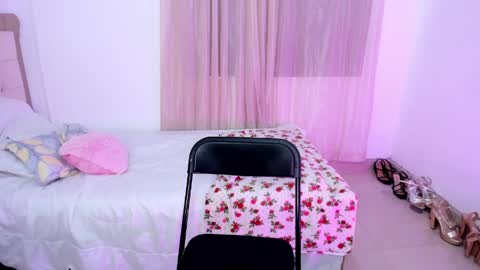 Snapshot of vale_kross chatting on 05.20.26 HI IM NEW online show from 05.20.26