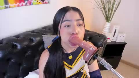 Snapshot of valecute_ chatting on 06.22.26 Vale online show from 06.22.26