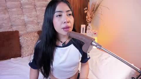 Snapshot of valecute_ chatting on 07.17.26 Vale online show from 07.17.26