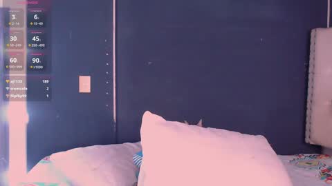 IG-valen mendoza99  twitter valenthompson99 online show from 12.22.24