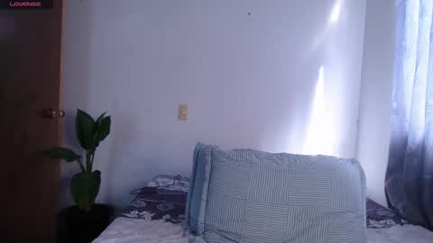 IG-valen mendoza99  twitter valenthompson99 online show from 05.01.26
