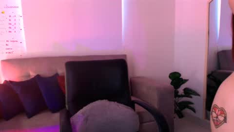 Snapshot of valengarcia_ chatting on 03.07.25 valen online show from 03.07.25