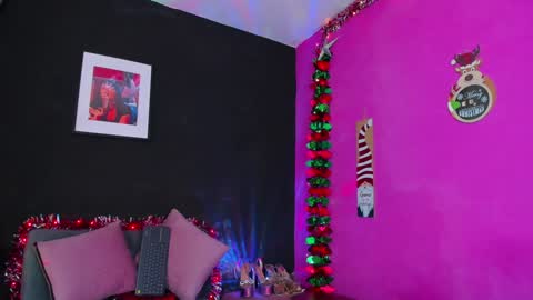 Snapshot of valenmilan chatting on 12.11.24 valentina milan online show from 12.11.24