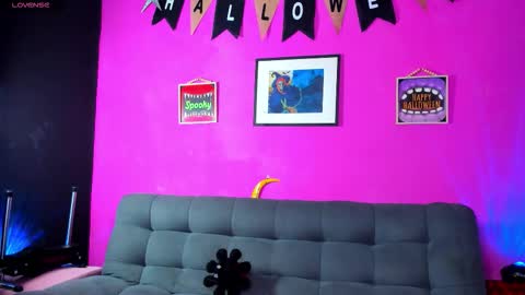 Snapshot of valenmilan chatting on 10.22.25 valentina milan online show from 10.22.25