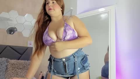 Snapshot of valentina_diiaz chatting on 09.20.25 Velentina online show from 09.20.25