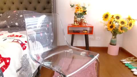 Valen Ferrer online show from 12.19.24