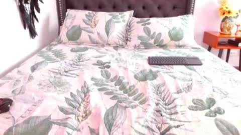 Valen Ferrer online show from 10.07.25