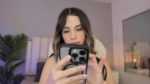 Snapshot of valentina_m17 chatting on 01.15.25 VALENTINA online show from 01.15.25