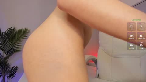 Snapshot of valentina_m17 chatting on 02.09.25 VALENTINA online show from 02.09.25