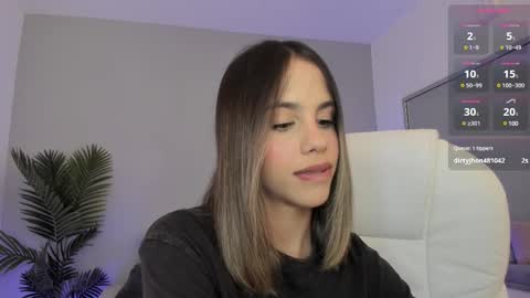 Snapshot of valentina_m17 chatting on 02.26.25 VALENTINA online show from 02.26.25