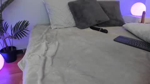 Snapshot of valentina_m17 chatting on 03.12.25 VALENTINA online show from 03.12.25