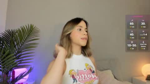 Snapshot of valentina_m17 chatting on 09.23.25 VALENTINA online show from 09.23.25