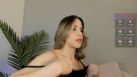 Snapshot of valentina_m17 chatting on 10.10.25 VALENTINA online show from 10.10.25