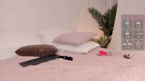 Snapshot of valentina_m17 chatting on 11.30.25 VALENTINA online show from 11.30.25