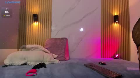 valentinaliux_ online show from 03.04.26