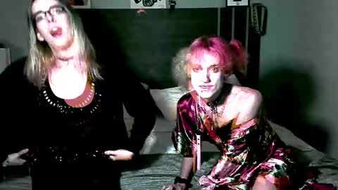 Tina Bates online show from 12.26.24