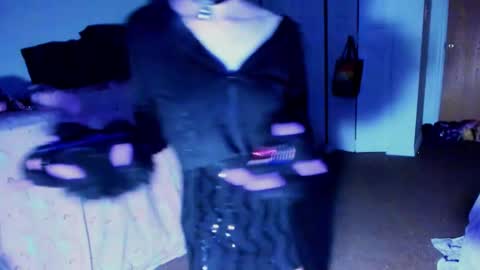 Tina Bates online show from 09.15.25