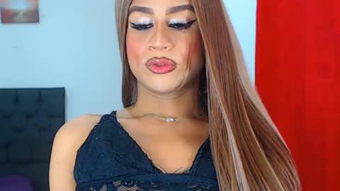 Snapshot of valentinaxxxdoll chatting on 12.30.24 VALENTINA online show from 12.30.24