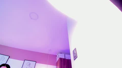 Mia  online show from 11.23.25