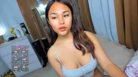 Snapshot of valentineloove chatting on 09.24.25 VALENTINE online show from 09.24.25