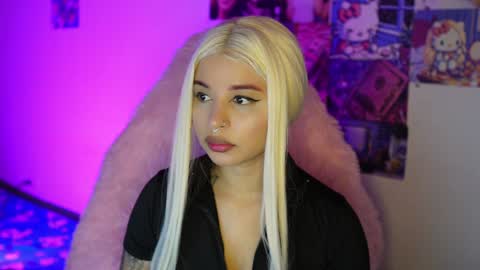 Snapshot of valentinna_5 chatting on 02.02.25 Danielle Please help me to reach 300 thumbs up online show from 02.02.25